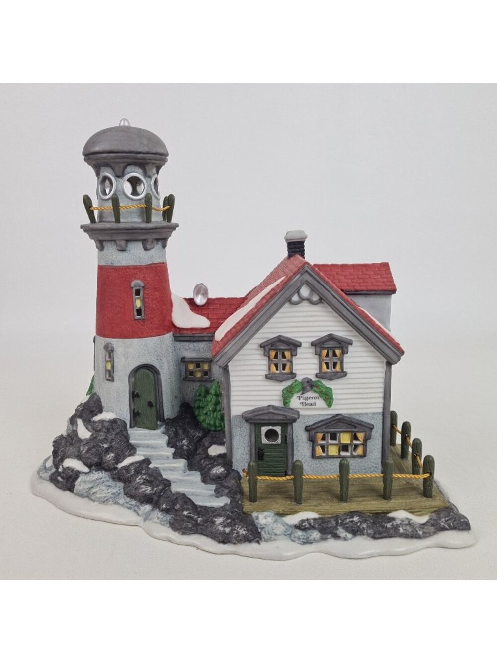Department 56 "Pigeonhead Lighthouse" 5653-7 New England Village Porcelain